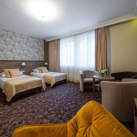 Korona Hotel Остроленка Экстерьер фото
