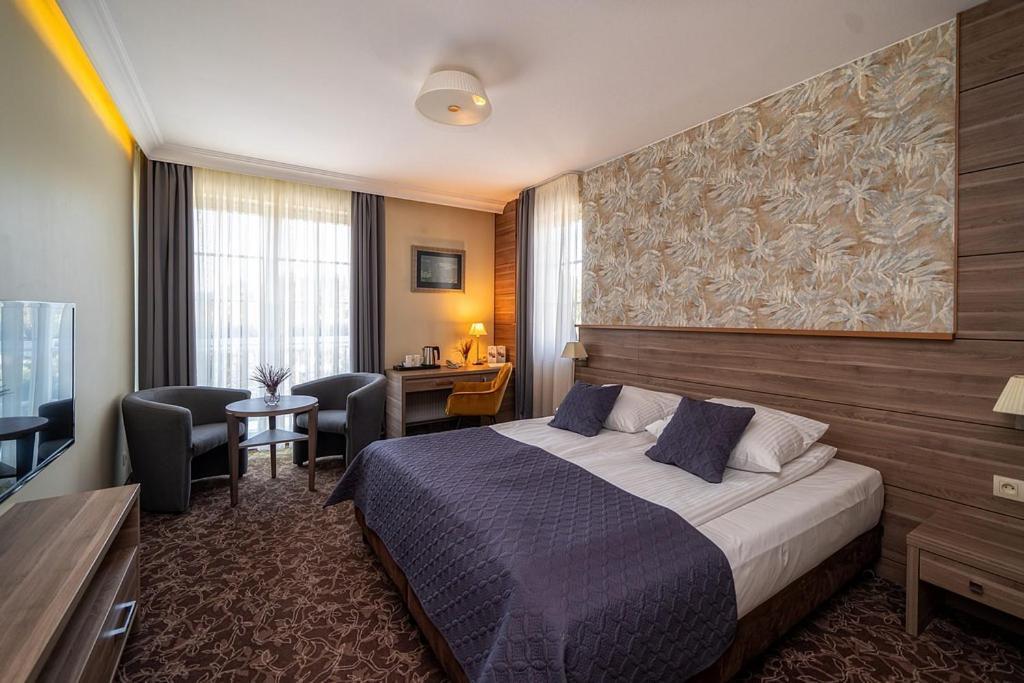 Korona Hotel Остроленка Экстерьер фото